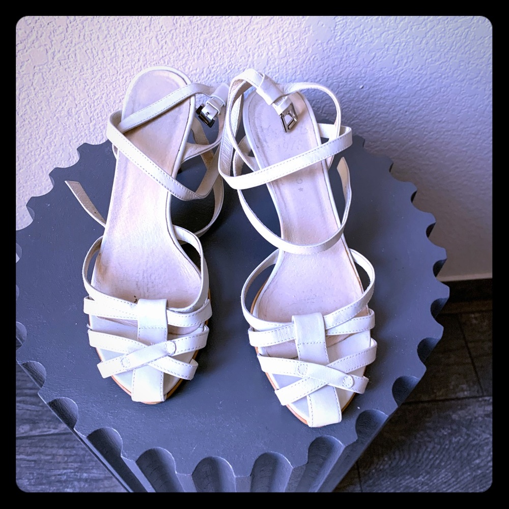 $50🔥Diesel light grey sandals size 8.5US or 39